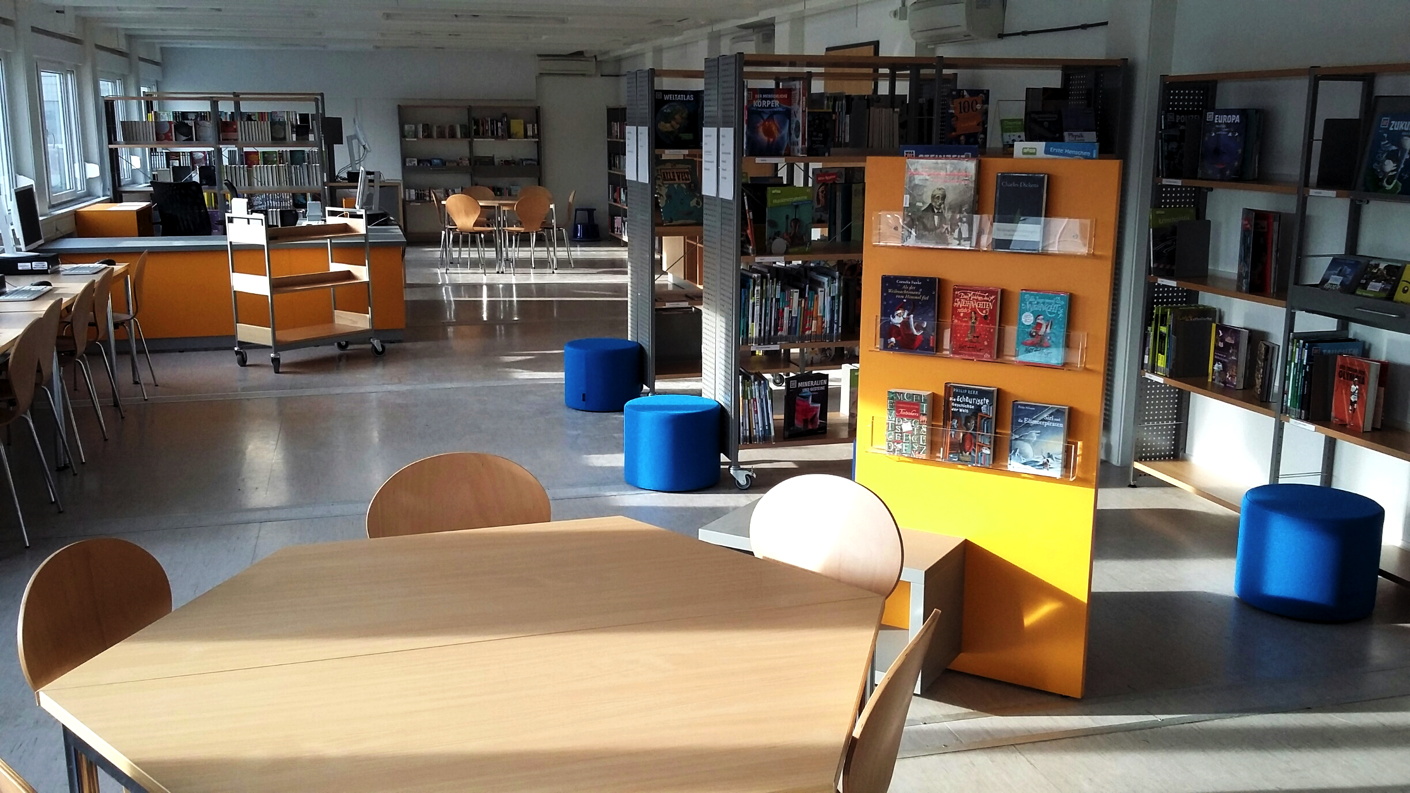 Schulbibliothek im Gymnasium Römerhof Frankfurt